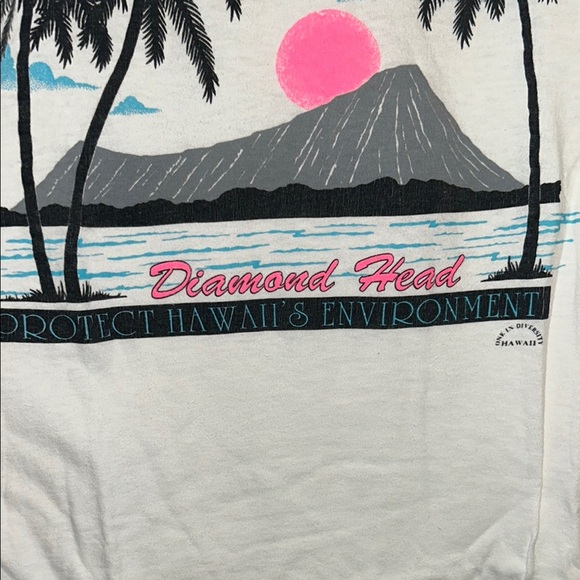 Pink and White Short Sleeve Tee with Tropical Graphic
Vintage protect Hawaii - Picture 3 of 5